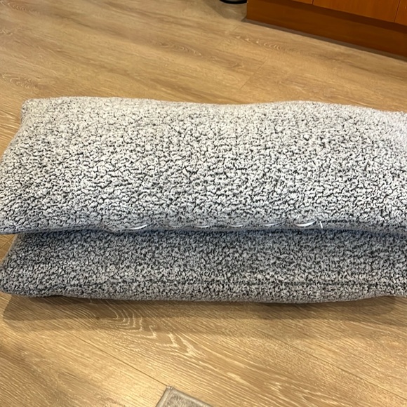 Simons Long Gray Sherpa Decorative Pillows (2 pack) - Picture 2 of 8